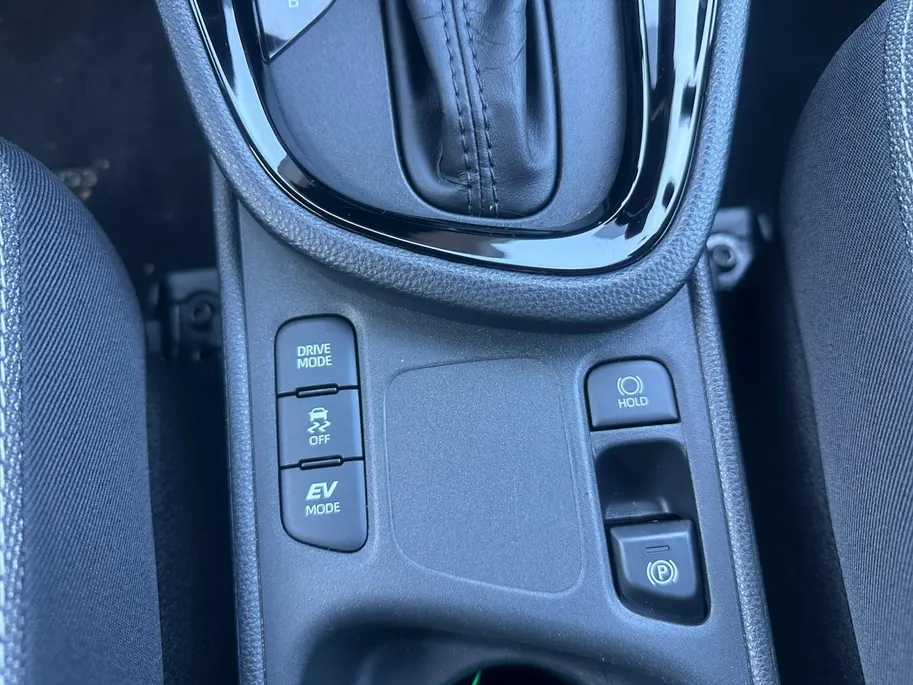 Toyota Yaris Cross 1.5 Hybrid 115 First Edition | CAMERA | CARPLAY | STOEL - STUUR - VOORRUITVERWARMING |