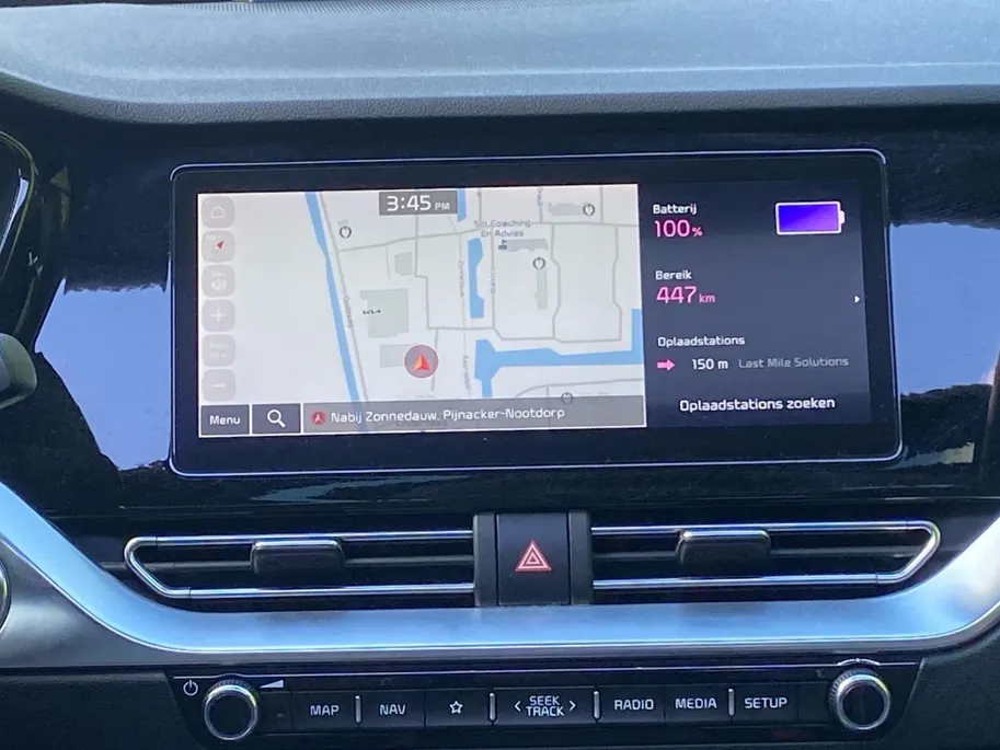 Kia e-Niro DynamicPlusLine 64 kWh Climate control | Stoel,- en stuurverwarming | Parkeercamera | Cruise control | Elek. schuif/kanteldak | 16 inch LM velgen |