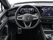 Volkswagen Tiguan 1.5 272pk DSG eHybrid R-Line Edition · Panoramadak · 360 Camera · Wegklapbare Trekhaak · Massage · Dodehoek Detectie · 19'' Inch · Garantie t/m 27-10-2029 of 100.000km