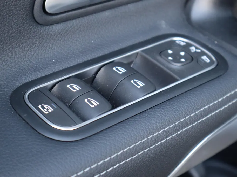 Mercedes-Benz A-Klasse 180 Star Edition Luxury Line l Keyless l Achteruitrij camera l Stoelverwarming l Memory