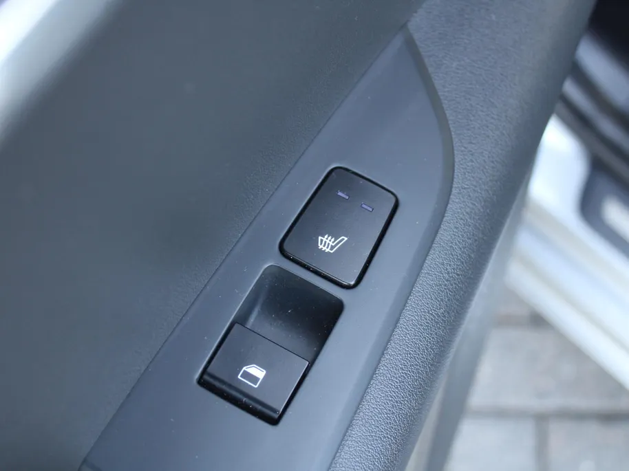 Kia Niro 1.6 GDi Hybrid ExecutiveLine | Stuur-/stoelverwarming + ventilatie | Leer | Schuifdak | 18' LM | Camera | Cruise adapt. | HUD | Elek. stoelverstelling |