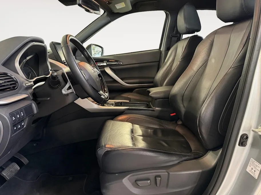 Mitsubishi Eclipse Cross 2.4 PHEV Instyle WK DEAL € 500,- korting | Schuif-/ kanteldak | Achteruitrijcamera | Parkeersensoren voor & achter | Stoelverwarming | Navigatie | Trekhaak | BOVAG GARANTIE |