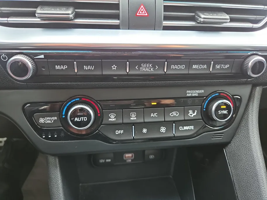 Kia Niro 1.6i Hybrid DynamicPlusLine Dealer onderhouden | Trekhaak | Stoel/stuurverwarming | Dodehoek detectie | Leder | Camera | Carplay & Android | Cruise Control Adaptief | Fabrieksgarantie t/m 23-9-2027 | NAP