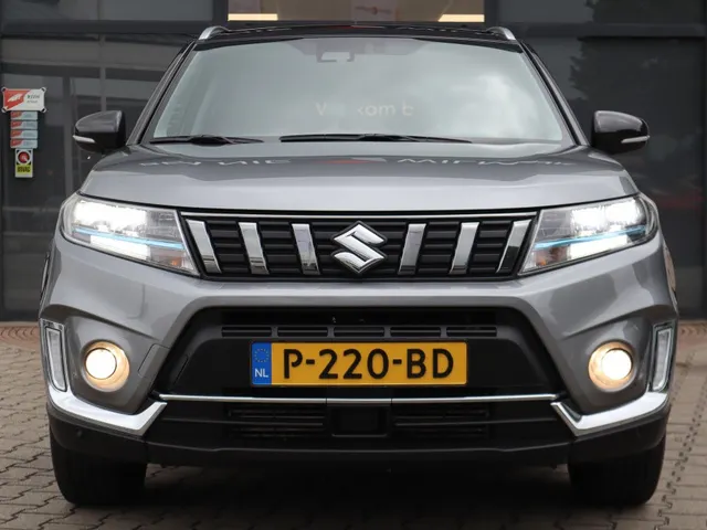 Suzuki Vitara 1.4 BoosterJet Hybrid Style Trekhaak | Adaptive Cruise | Two tone