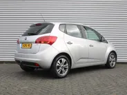Kia Venga 1.4 CVVT First Edition | 16' LM | Trekhaak | Navi | Airco | Cruise | Camera | PDC | All seasons |