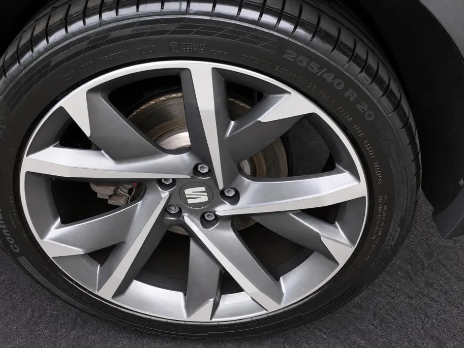 SEAT Tarraco 1.4TSIe-Hybrid 180kW/245PK PHEV FR · Panoramadak · Leder · Trekhaak · Apple/Android Car Play ·