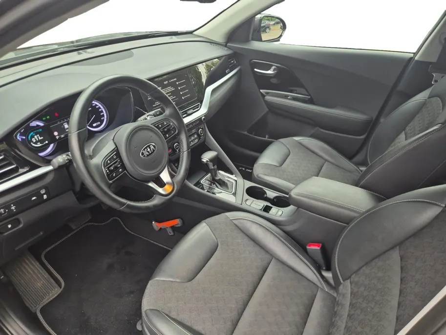 Kia Niro 1.6 GDi Hybrid DynamicLine | All Season Banden | Cruise Control | Climate Control | Camera | Navigatie | Half Leder |