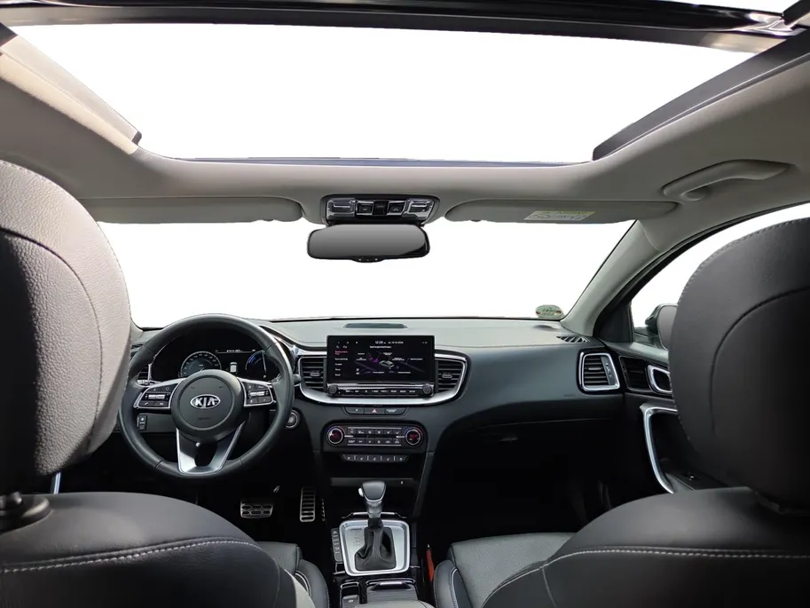 Kia XCeed 1.6i PHEV ExecutiveLine 1e Eigenaar | Dealer Onderhouden | Meest luxe uitvoering | Fabrieksgarantie | Stoelverwarming en Ventilatie | Carplay & Android | Camera | Dodehoek Detectie | Leder | Cruise Control Adaptief | Panorama Dak |