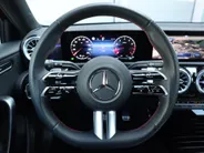 Mercedes-Benz A-Klasse 180 Business Solution AMG l Panorama dak l Keyless l AMG Line l