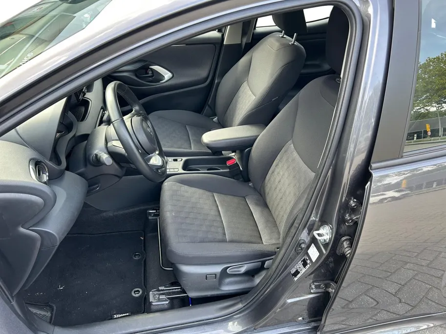 Toyota Yaris 1.5 Hybrid 115 Active | Super complete en leuke uitvoering! NU INCL. Premiumpakket gratis o.a. incl 12 maanden garantie! RIJKLAARPRIJS!!
