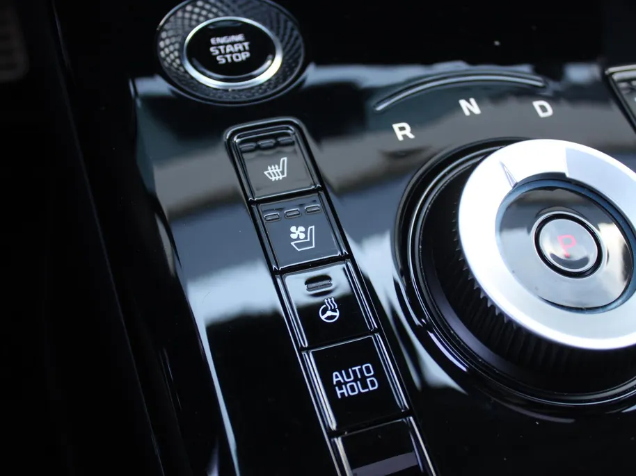 Kia Niro 1.6 GDi Hybrid ExecutiveLine | Stuur-/stoelverwarming + ventilatie | Leer | Schuifdak | 18' LM | Camera | Cruise adapt. | HUD | Elek. stoelverstelling |