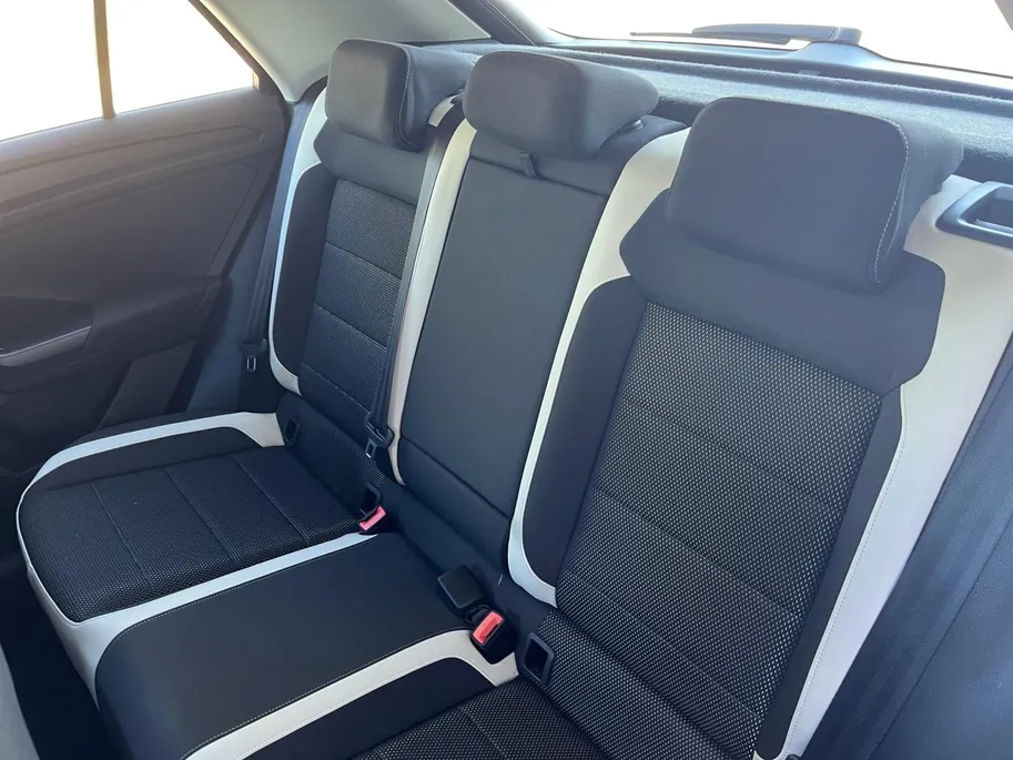 Volkswagen T-Roc 1.5 TSI Sport | Adaptieve Cruise Control | Stoelverwarming | Parkeercamera | Digitale Cockpit