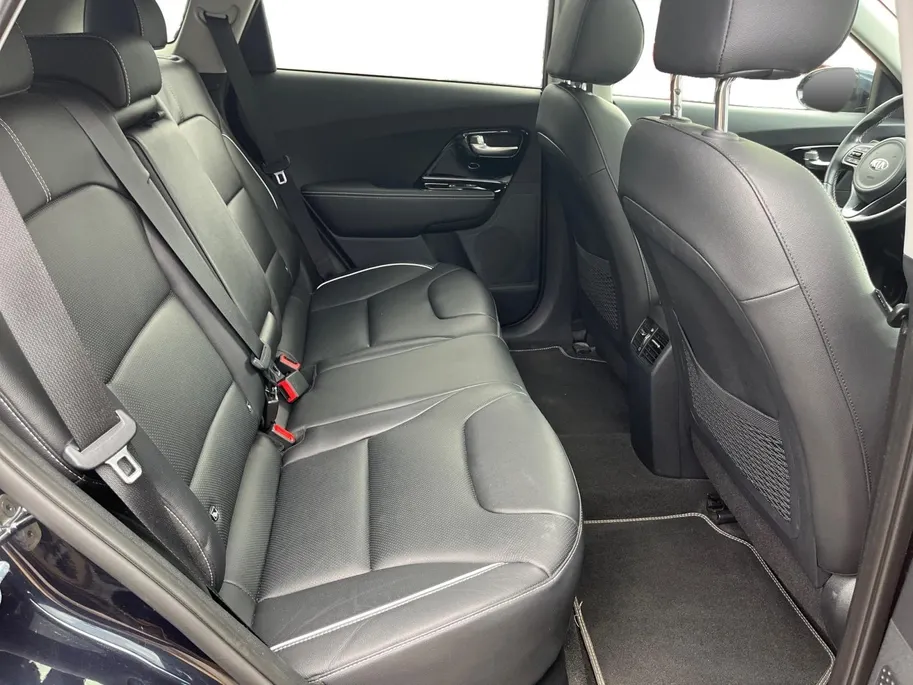 Kia e-Niro ExecutiveLine 64 kWh | Lederen bekleding | Elektrische stoelverstelling | JBL Audio systeem | Stoelventilatie