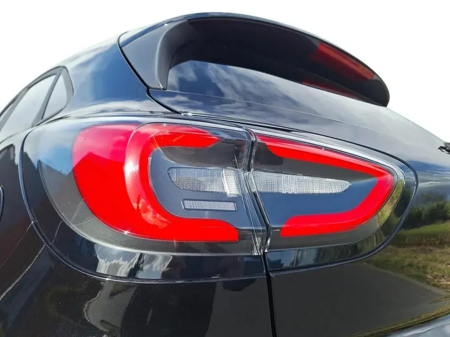 Ford Puma 1.0 EcoBoost Hybrid Titanium Automaat | Winterpack | Camera | Climate Control | Parkeersensoren | Navigatie | 17' Lichtmetaal | Nieuw te bestellen! |