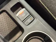 Renault Captur 90PK TCe Techno | Schuif/Kantel Dak | Navi | Camera | Digital Cockpit | Parkeersensoren | Climate Control | Cruise Control | Full LED | Lichtmetalen Velgen |