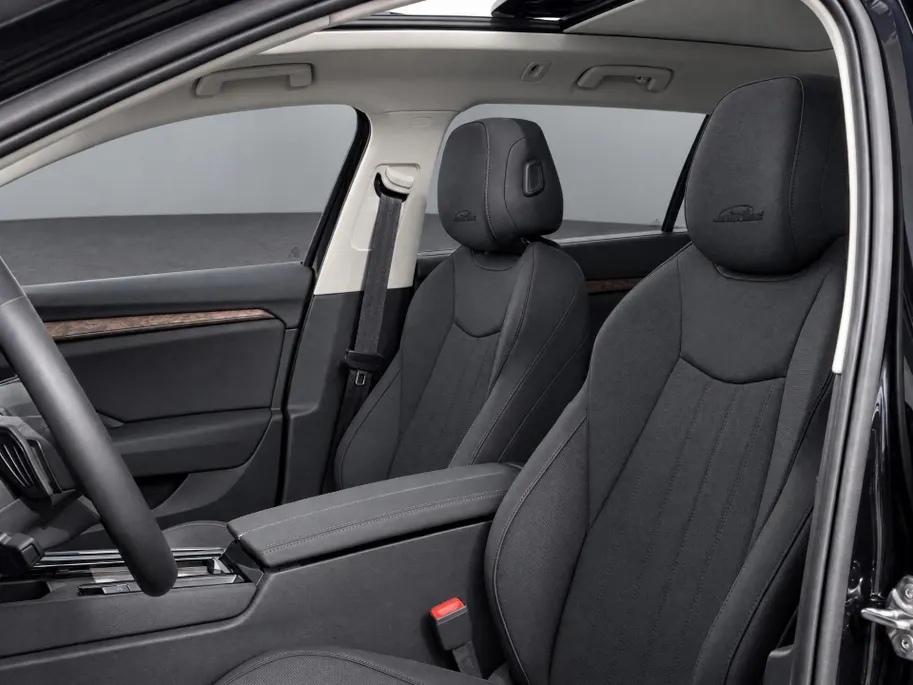 Škoda Superb 1.5TSI 150kW/204PK PHEV Laurin & Klement · Panoramadak · Leder · Trekhaak · 360°Camera · Garantie t/m 04-06-2030 of 100000km.