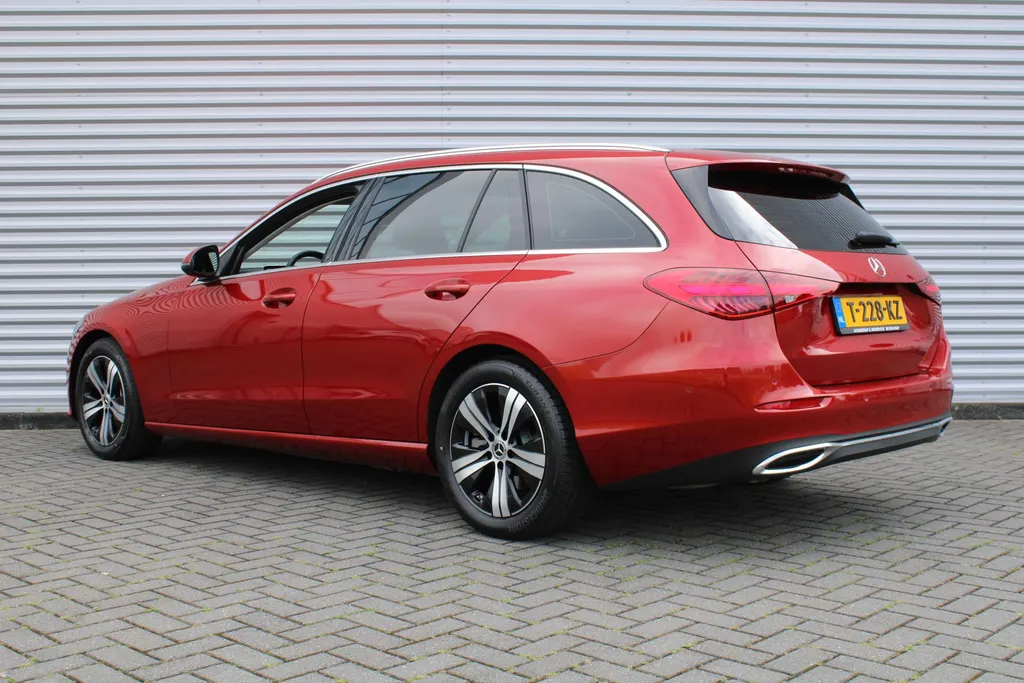 Mercedes-Benz C-Klasse Estate 180 Business Line | Stoelverwarming | Camera | Elek. stoelverstelling + achterklep | Draaloze telefoonlader | 17” LM | LED | Clima | Navi |