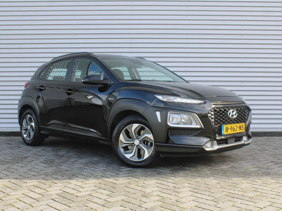 Hyundai Kona 1.6 GDI HEV Comfort | Trekhaak | Camera | 16' LM | Cruise adapt. | Navi | Apple Carplay/Android Auto | Clima | All seasons |