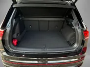 Volkswagen Tiguan 1.4 TSI 245pk DSG eHybrid R-Line Business · Camera · Stuur- & Stoelverwarming · Dodehoeksensor · Parkeer Assistent · Elek. Achterklep · 19'Velgen ·