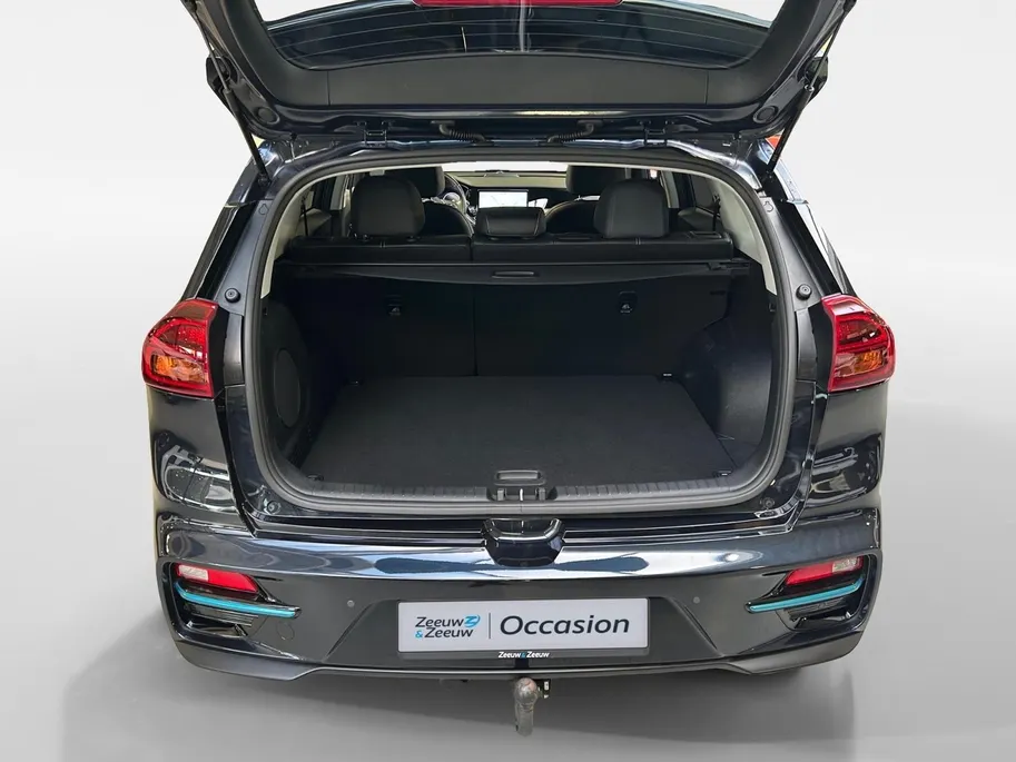 Kia e-Niro ExecutiveLine 64 kWh | Warmtepomp | Trekhaak Afneembaar + 13-Polige Stekker | Elektrisch verstelbare Voorstoelen | Bestuurdersstoel + Geheugen | Elektrisch Bedienbaar Schuif / Kanteldak | Stoelverwarming + Stoelkoeling | Stuurverwarming | JBL Geluidsinsta