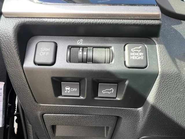 Subaru Forester 2.0 Premium Automaat | Trekhaak | All Season Banden | Elek. Schuif/Kantel Dak |17' LM Velgen | Navigatie