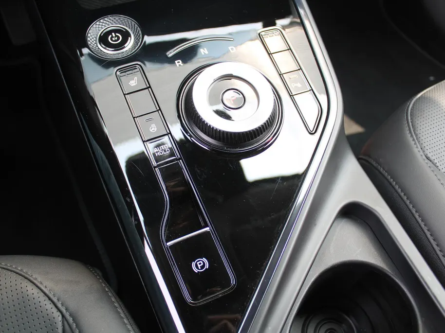Kia Niro EV Edition Advanced 64.8 kWh | Stuur-/stoelverwarming | Elektr. stoelverstelling | Camera | Cruise adapt. | 17'LM | Clima | 17% bijtelling |