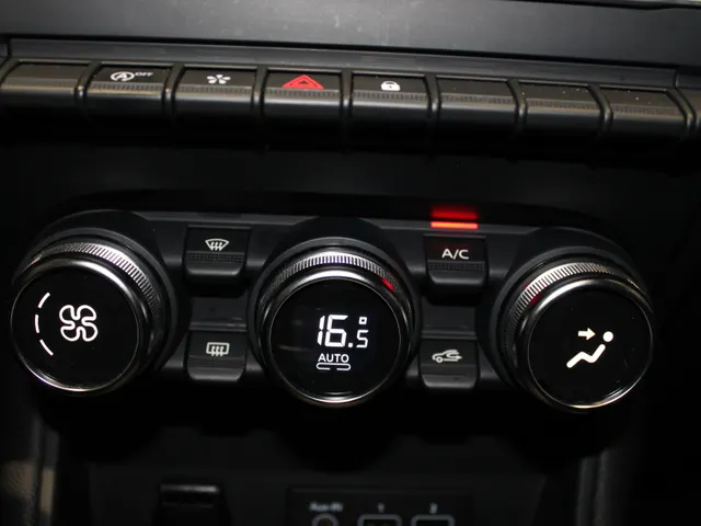 Renault Captur 1.3 TCe 140 PK Intens | Automaat | 4 seizoensbanden | parkeersensoren achter | LM Velgen | Multisense | ECC |