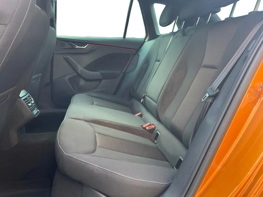 Škoda Kamiq 1.5 TSI Sport Business 150PK AUTOMAAT |Stoelverwarming| Climate control| Cruise Control| Parkeersensoren v+a| Achteruitrijcamera| Sportstoelen| Digitaal dashboard| Super strakke auto!