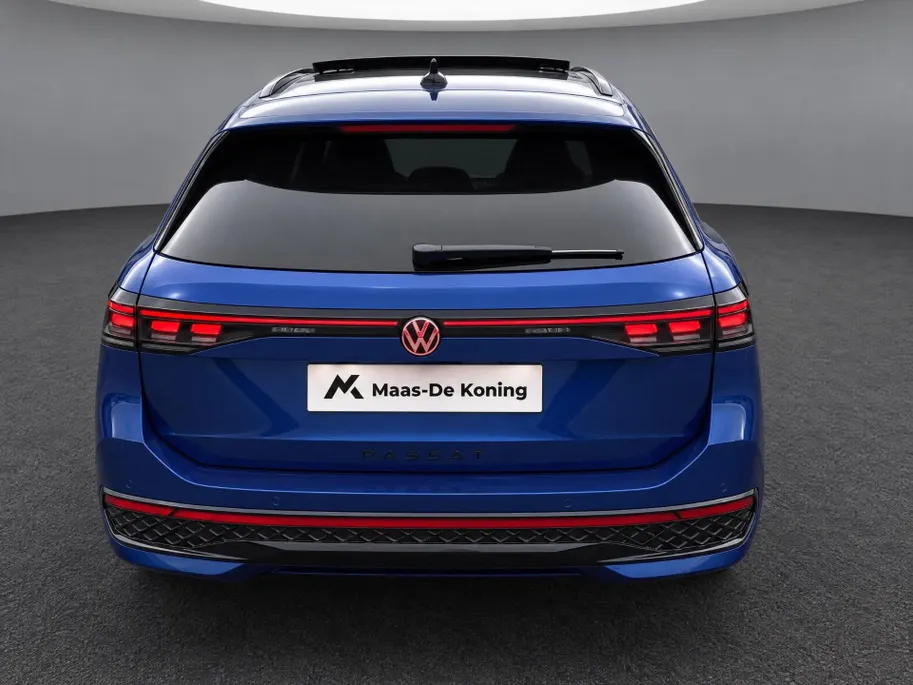 Volkswagen Passat Variant 1.5eTSI 272PK R-Line Black Style · Panoramadak · Leder · Trekhaak · 360°Camera · Hemelbekleding velours · Garantie t/m 08-12-2030 of 100000km