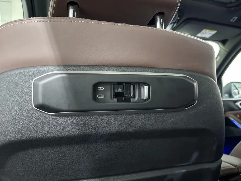 BMW X5 xDrive50e Launch Edition