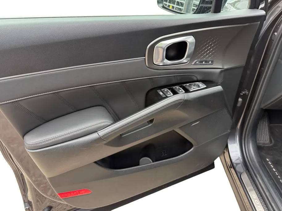 Kia Sorento 1.6 T-GDI Plug-in Hybrid 4WD Edition 7p. | Dealer onderhouden | Trekhaak | Apple Carplay / Android Auto | Navigatiesysteem | Elektrisch Schuif / Kanteldak | Head-up Display |  Elektrisch Verstelbare Voorstoelen | Bestuurdersstoel Met geheugen | Stoelverwa