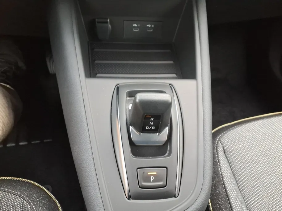 Mitsubishi Grandis 1.8 HEV First Edition | €3.000, - ACTIE KORTING op voorraad auto's | 8 JAAR GARANTIE |   op = op