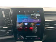 Renault Austral 1.2 E-Tech full hybrid 200 iconic | Cruise & Climate Control | Camera | Navigatie | Apple Carplay & Android Auto | Parkeersensoren | LMV | 12 Maanden BOVAG Garantie