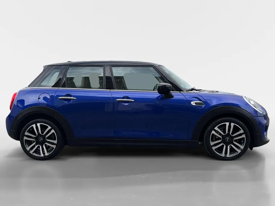 MINI 5-Deurs 1.5 Cooper | 17' VELGEN | SPORTSTOELEN | LED | 12 MAANDEN GARANTIE |