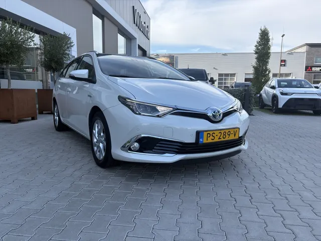 Toyota Auris Touring Sports 1.8 Hybrid Executive | Trekhaak | Panoramadak