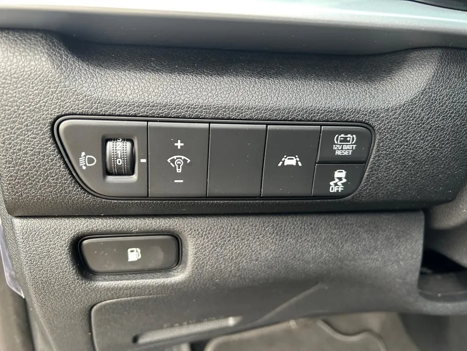 Kia Niro 1.6 GDi Hybrid DynamicLine | Apple Carplay / Android Auto | Navigariesysteem | Licht + Regensensor | Parkeersensoren + Camera Achter | Cruise Control Adaptief | Rijstrooksensor + Correctie