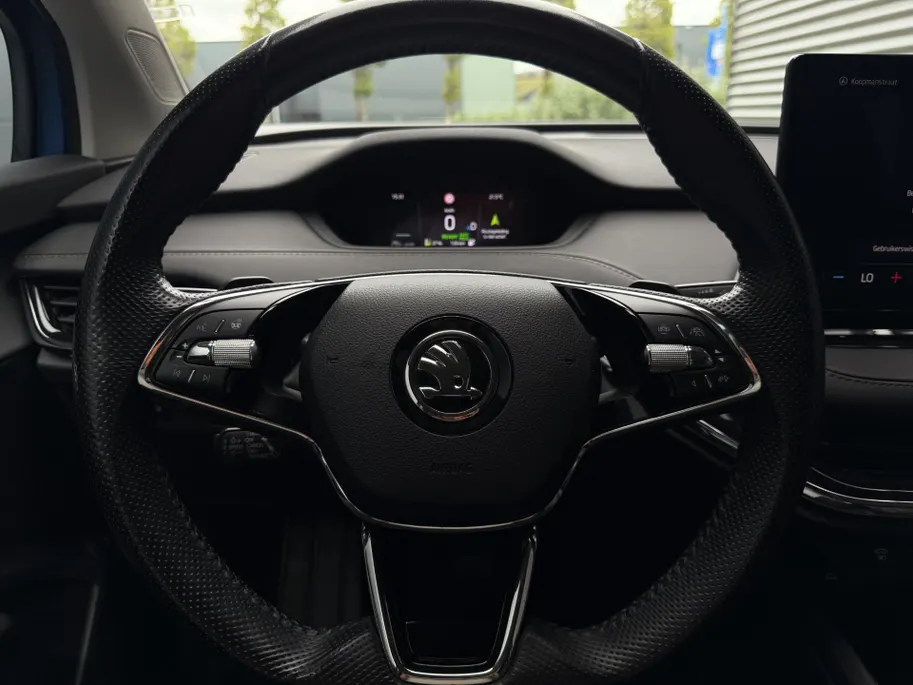 Škoda Enyaq iV 80 | Elektrisch verstelbare stoelen incl. geheugenfunctie | Stoel- en stuurverwarming | Elektrisch bedienbare achterklep | Lederen bekleding | Achteruitrijcamera | Parkeersensoren voor- en achter | Apple/Android Carplay