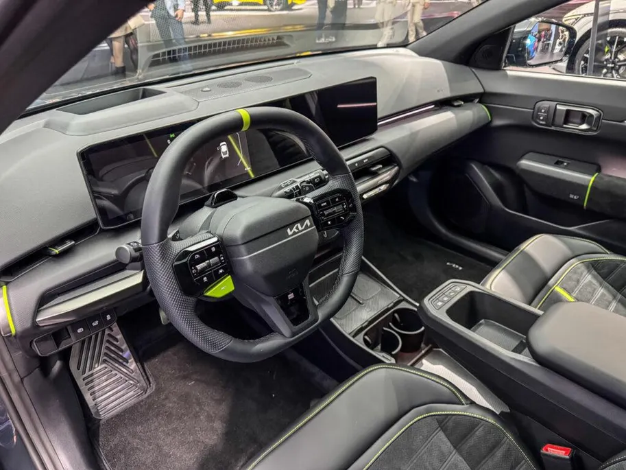 Kia EV4 GT AWD 81.4 kWh Launch control | Elektronisch adaptief onderstel met road-preview | 20' lichtmetalen GT-velgen