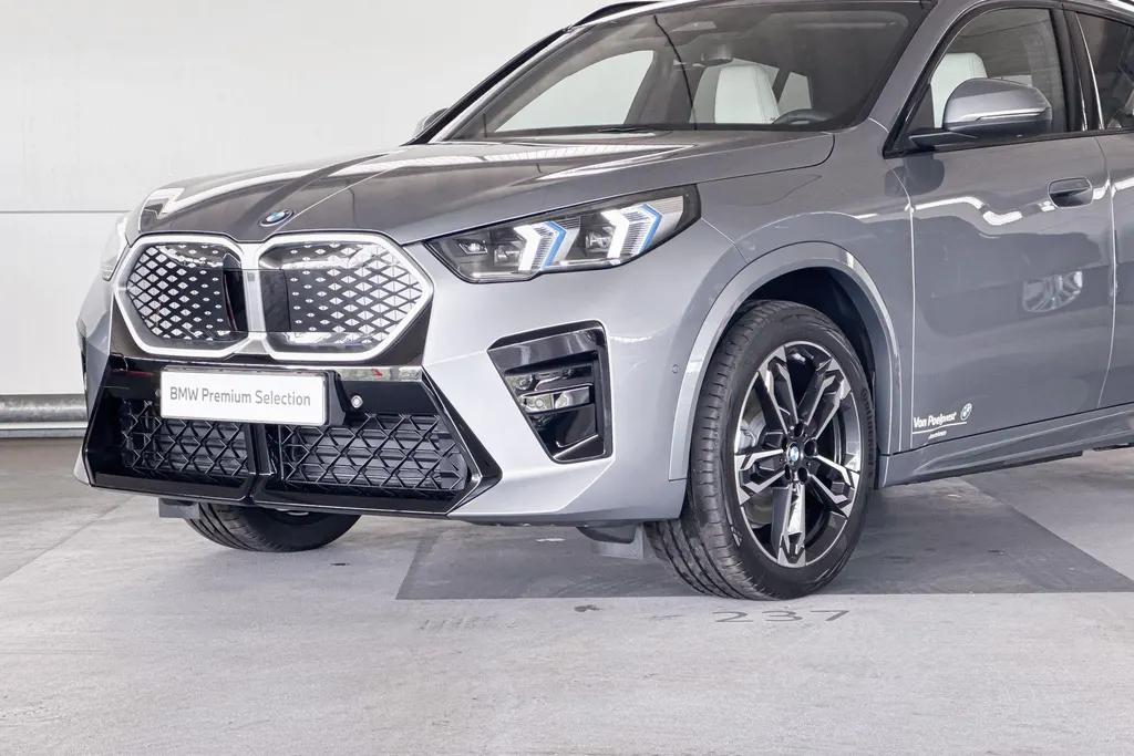 BMW iX2 xDrive30 67 kWh M Sport Edition