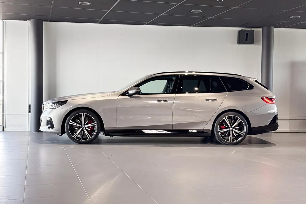 BMW i5 Touring eDrive40 84 kWh