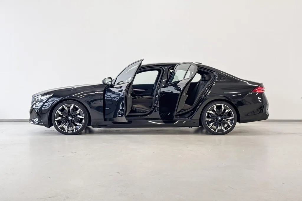 BMW 5 Serie Sedan 530e M Sport Edition M Sportpakket