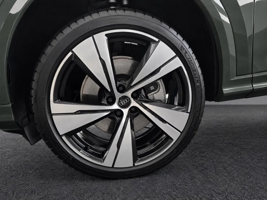 Audi Q5 e-hybrid quattro S edition 299 PK · B&O Premium 3D · Adaptieve luchtvering · Tech plus · Glazen panoramadak