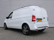 Mercedes-Benz Vito 119 CDI | Trekhaak | Camera | PDC  | 19' LM | Clima | Dodehoekdetectie | Comfortstoelen | LED | Automaat | Zeer nette bus |