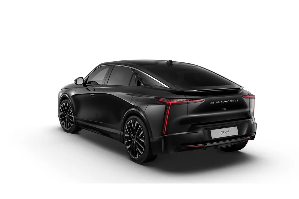 DS N°8 Pallas Black Edition