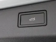Volkswagen Tiguan 1.5 eHybrid 204pk DSG R-Line Edition · Panoramadak · 360 Camera · Inklap. Trekhaak · Matrix LED · Stuur- & Stoelverwarming + Massage · Achterbank verwarmd · Garantie t/m 09-10-2030 of 100.000km