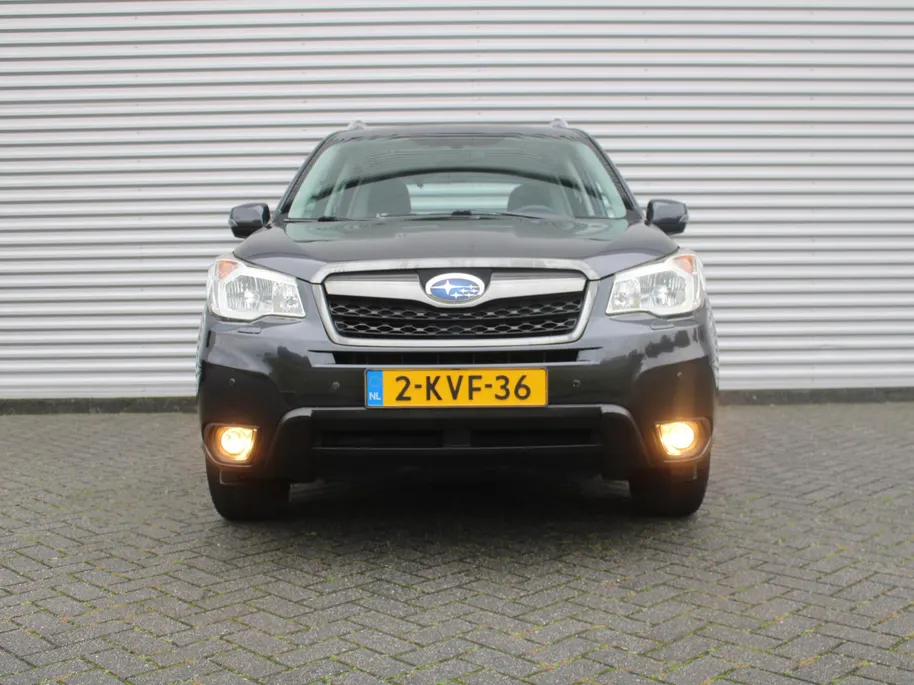 Subaru Forester 2.0 Luxury Plus | Trekhaak | Camera | Stoelverwarming | Schuifdak | 17' LM | Clima | Xenon | Parkeersensor v+a | All seasons |