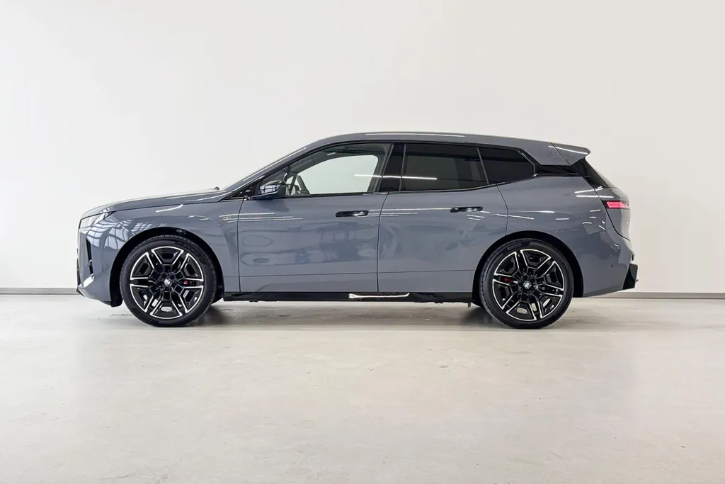 BMW iX xDrive M70