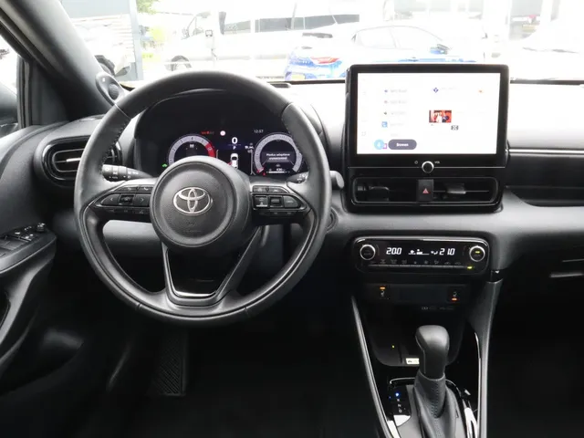 Toyota Yaris 1.5 Hybrid 130 Executive JBL | Head-up | Stuur en stoelverwarming VERKOCHT