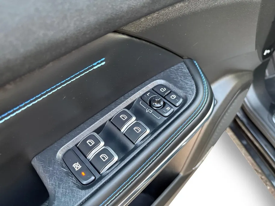 Lynk & Co 01 1.5 | Adaptieve Cruise Control | Stoelverwarming | Schuif/Kantel Dak |  | Elek. Achterklep | Lichtmetalen Velgen |