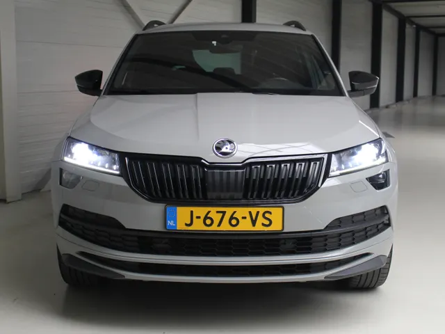 Škoda Karoq 1.5 TSI ACT Sportline Business Navigatie | Camera | Trekhaak | Stoelverwarming